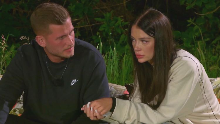Für sie wird es immer enger: Vanessa und Richard.