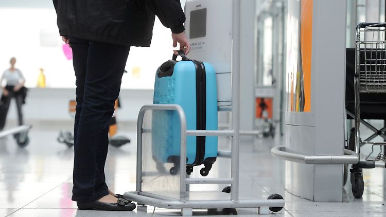 Klein und leicht genug? Jede Airline hat eigene Regeln für Kabinenkoffer.