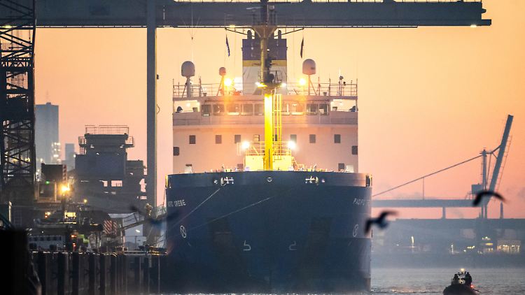 Die "Pacific Grebe" legte pünktlich um 6 Uhr im Hafen von Nordenham an. 