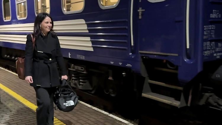 Es ist wohl Baerbocks letzte Reise als Außenministerin nach Kiew.