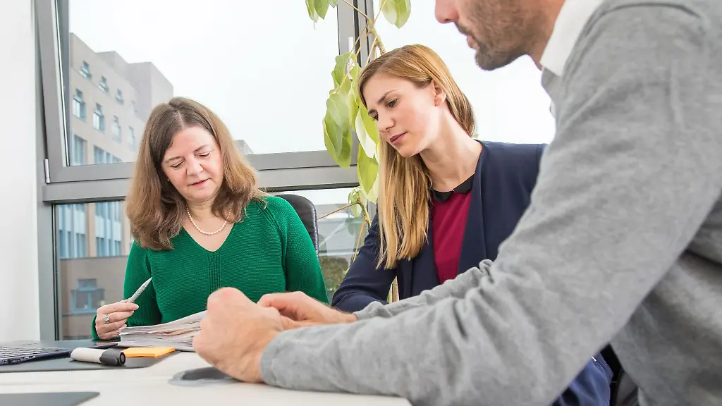 Zuhoeren-abfragen-den-Verwalter-kontrollieren-Der-Verwaltungsbeirat-einer-Wohnungseigentuemergemeinschaft-hat-vielfaeltige-Aufgaben