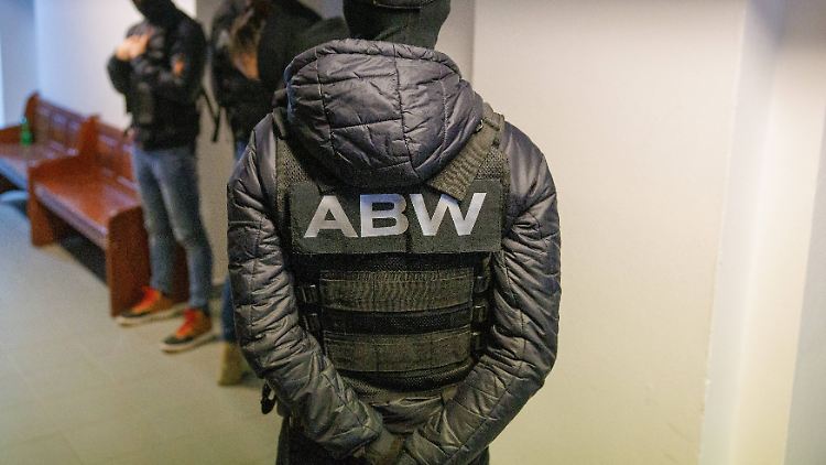 Der Verdächtige sitzt inzwischen in Untersuchungshaft. (Archivbild) 