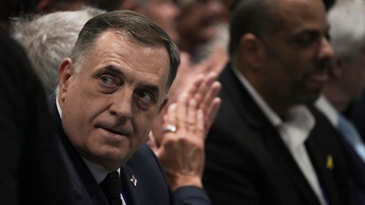 Serbenführer Dodik wird mit internationalem Haftbefehl gesucht.