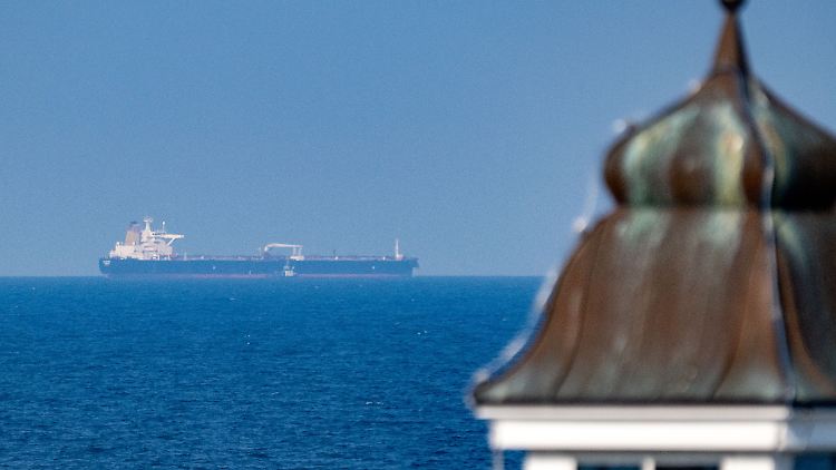 Der Tanker ist eines von mehr als 150 Schiffen der sogenannten russischen Schattenflotte, gegen die Sanktionen gelten.