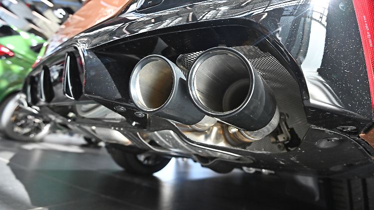 Eine Rücknahme des Verbrenner-Verbots würde neue Unsicherheit für die Autobauer bedeuten.