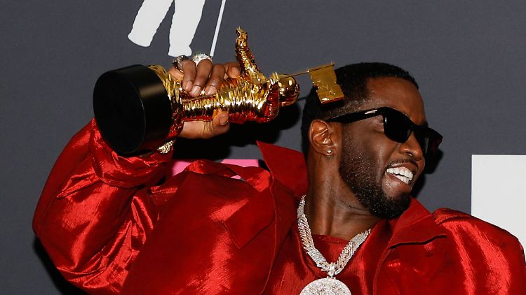 2023 hatte der Rapper noch Grund zur Freude: Sean "Diddy" Combs soll bis zu seinem Prozess im Gefängnis bleiben.