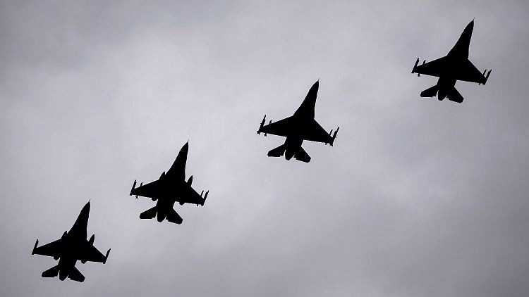 Die USA haben im vergangenen Jahr vor dem Hintergrund des Ukraine-Kriegs einen Rekord bei Rüstungsexporten verzeichnet. 