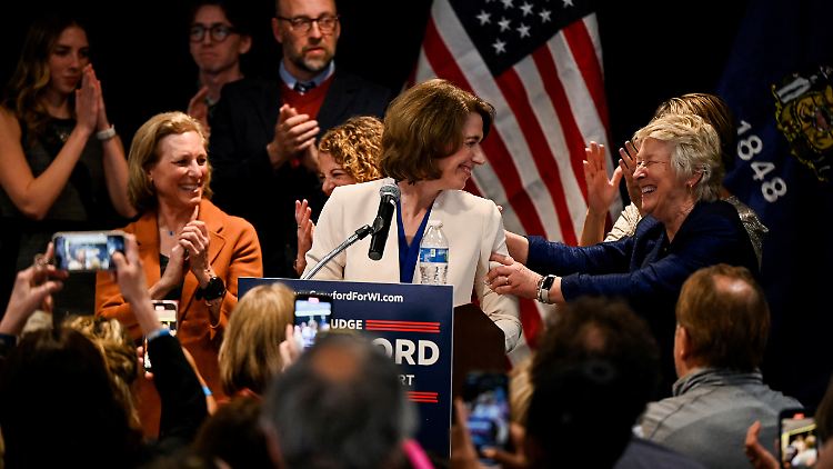 Mit Susan Crawford behalten die Liberalen ihre Mehrheit am Obersten Gericht von Wisconsin.