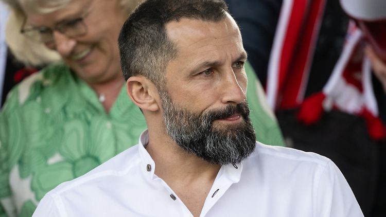 Hasan Salihamidzic erklärt sich für die hohen Kosten des Bayern-Kaders.