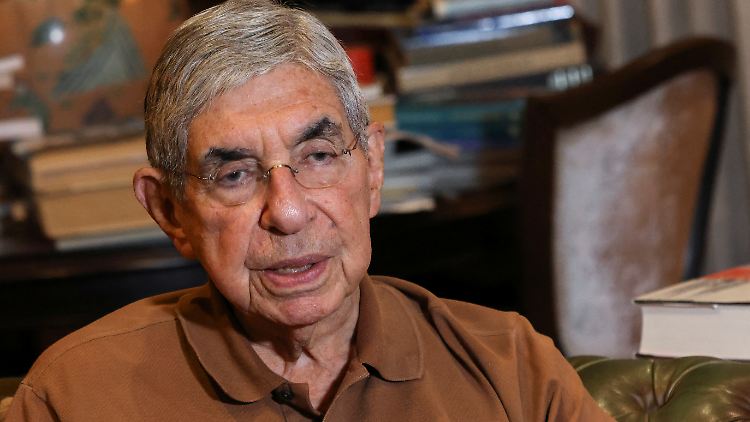Aus der Sicht von Óscar Arias weisen die USA Merkmale einer Autokratie auf.