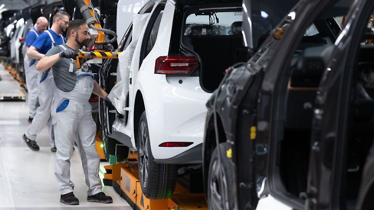 Trumps Zölle dürften vor allem die Auto- und Maschinenbauer treffen - zwei Branchen, die ohnehin derzeit kriseln.