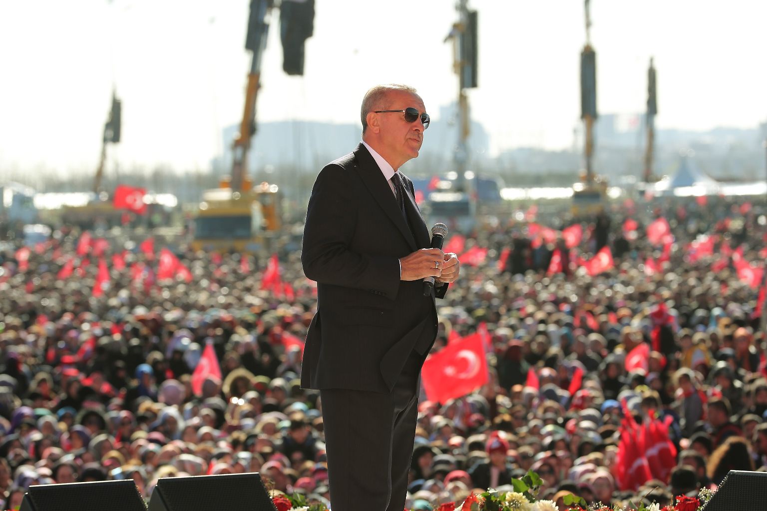 Seit mehr als zehn Jahren ist Recep Tayyip Erdoğan Präsident der Türkei. Umstritten war er eigentlich immer. Dabei räumen selbst Kritiker ein, dass er große Verdienste hat.