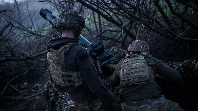 Die Ukrainer berichten nahe Lyman von einer stellenweisen Infanterie-Überlegenheit der Russen von 10 zu 1. 