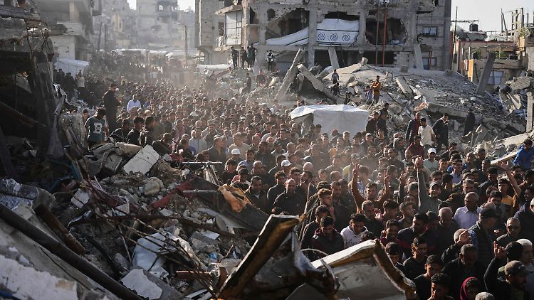 Aufnahme von einer der vergangenen Demonstrationen gegen die Terror-Miliz Hamas.