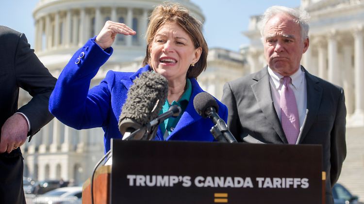 Die demokratischen Senatoren Amy Klobuchar und Tim Kaine brachten die Resolution in der Kongresskammer ein. 