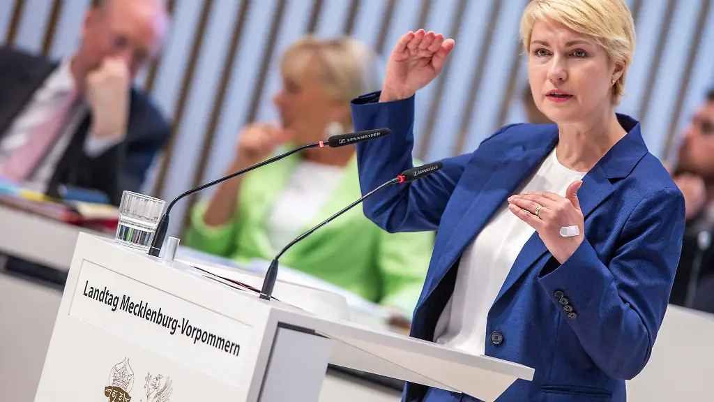 Manuela-Schwesig-SPD-Ministerpraesidentin-von-Mecklenburg-Vorpommern-spricht