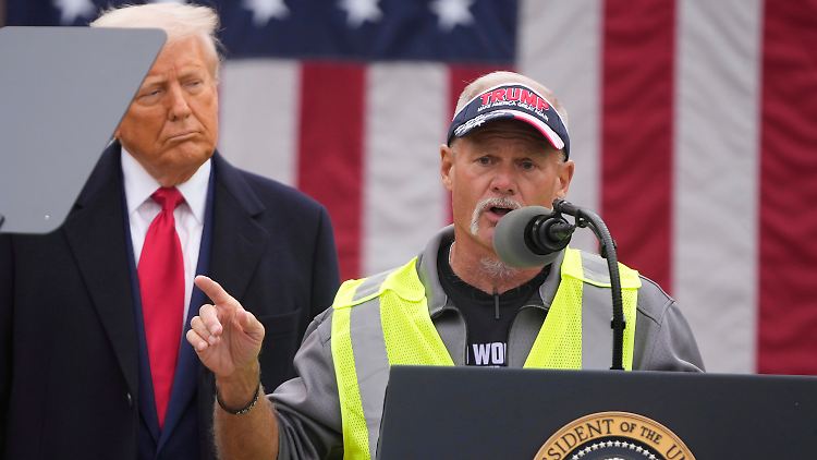 Bei der Verkündung seiner Strafzölle ließ Trump sich auch von Brian Pannebecker feiern, einem Autoarbeiter im Ruhestand.