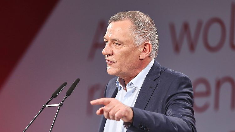 Linken-Chef Jan van Aken sagt: "Lernen gehört in die Schule, nicht ins Wohnzimmer."