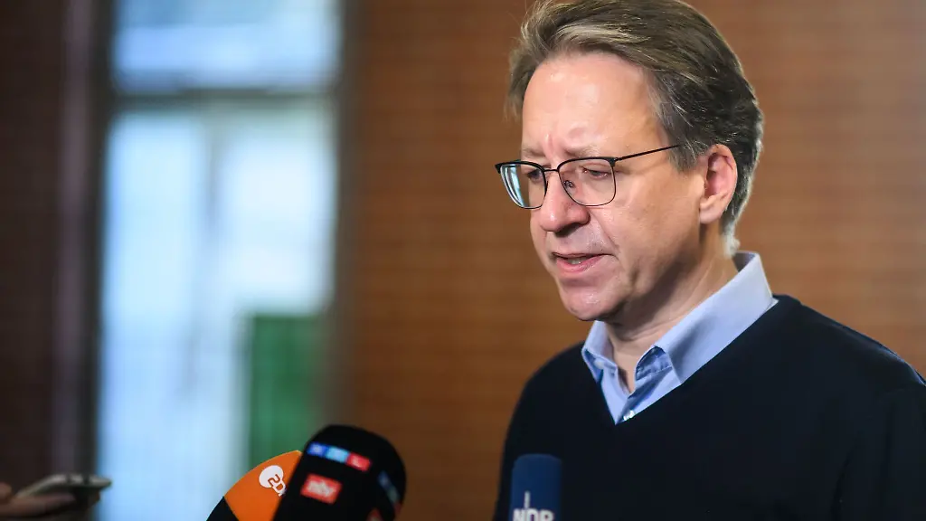 Stefan-Birkner-FDP-spricht