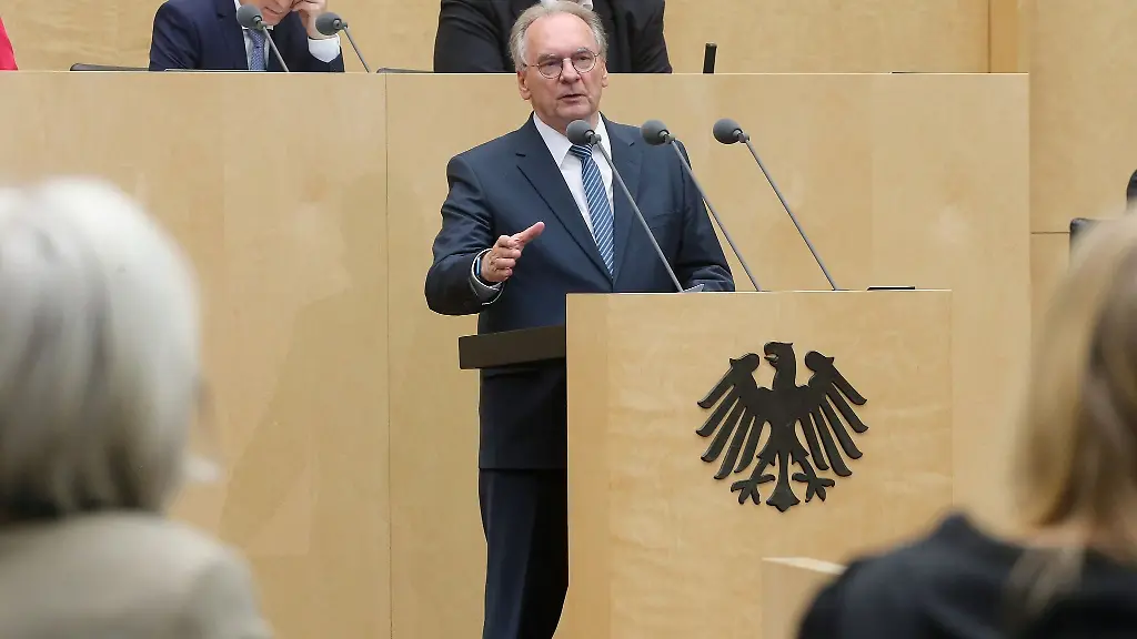 Ministerpraesident-von-Sachsen-Anhalt-Reiner-Haseloff-spricht-waehrend-der-Sitzung-des-Bundesrates