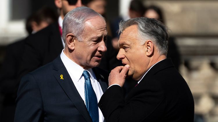 Netanjahu und Orban (rechts) teilen ähnliche Auffassungen über eine möglichst unbeschränkte Regierungsmacht ohne allzu hinderliche Gewaltenteilung. 