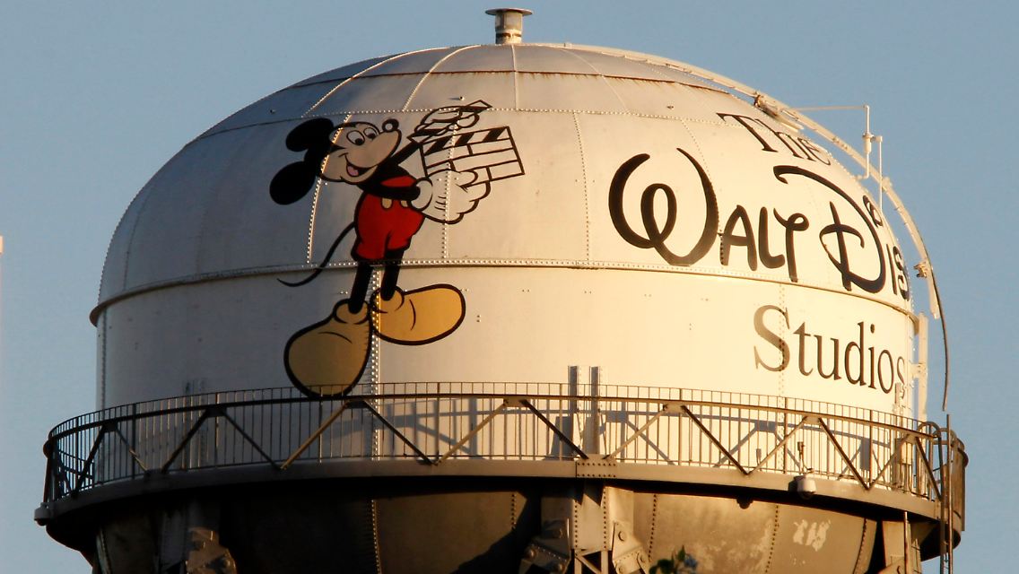 Blick auf den Disney-Wasserturm in Burbank/Kalifornien.
