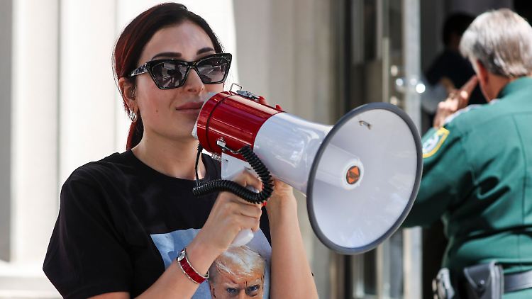 Nibelungentreue zu Trump und keine Scheu vor der Verbreitung von Verschwörungserzählungen: Laura Loomer. 