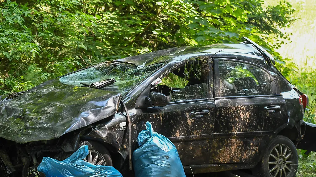 Ein-mutmasslicher-Schleuser-ist-nach-dem-Autounfall-auf-der-A6-in-der-Oberpfalz-festgenommen-worden