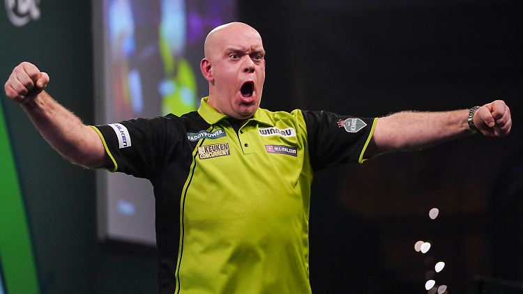 Michael van Gerwen spottet - kann aber wegen einer Schulterverletzung nicht spielen.