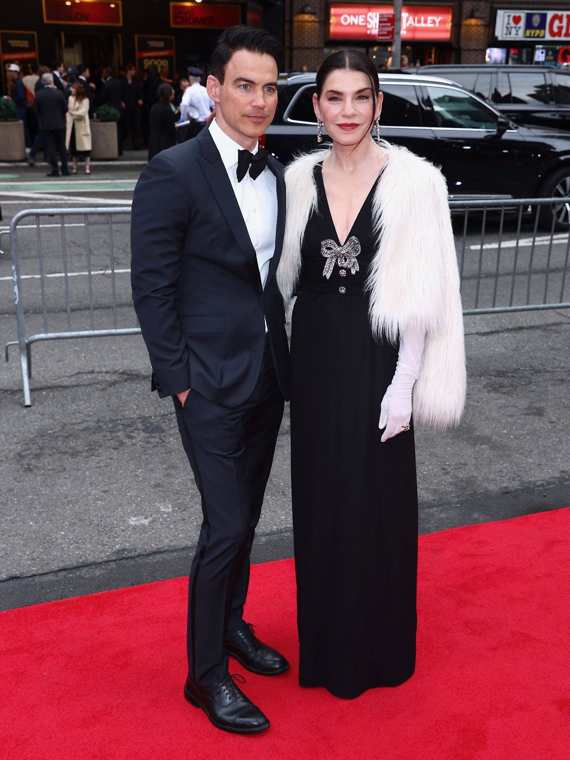 Julianna Margulies mit Mann, beide sehr elegant.