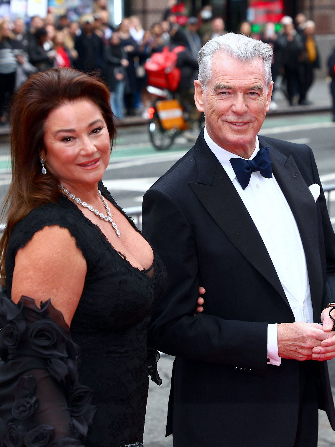 Pierce Brosnan und Gattin geben sich die Ehre.