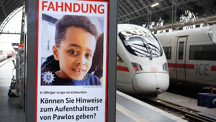 Der Einsatz von Anzeigetafeln soll zu Hinweisen auf den vermissten Pawlos aus Weilburg führen. 