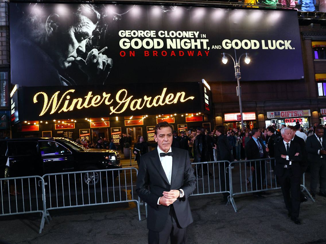 Clooney vor seinem neuen Arbeitsplatz.