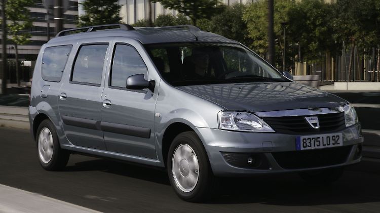 Bei einem Dacia Logan können die Überführungskosten schon mal zehn Prozent des kaufpreises ausmachen.