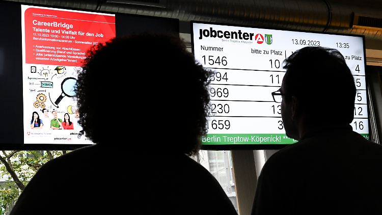 Auch in Mecklenburg-Vorpommern droht vielen Menschen der Gang ins Jobcenter. 