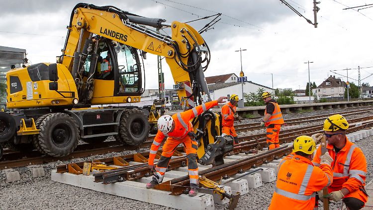Die Sanierung der Riedbahn wird positiv bewertet, die Kosten stiegen im Laufe der Bauarbeiten allerdings deutlich. 