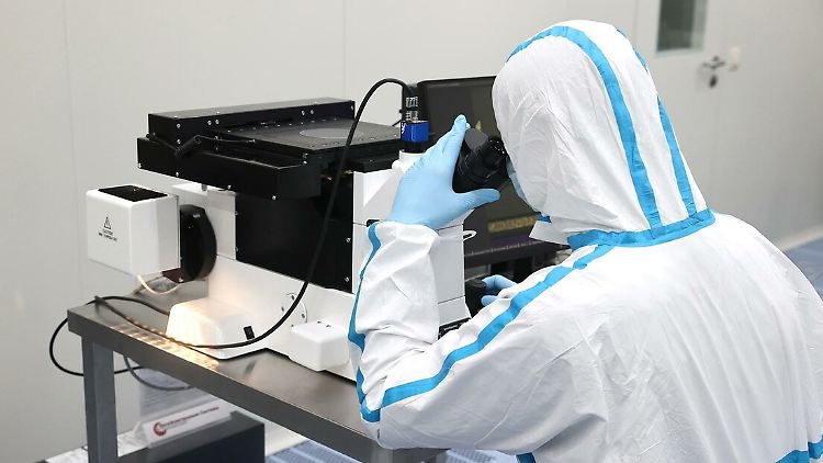 Das staatliche belarussische Unternehmen Planar produziert in Minsk Anlagen zur Herstellung von Mikrochips. Diese werden dann in russischen Waffen verbaut. 