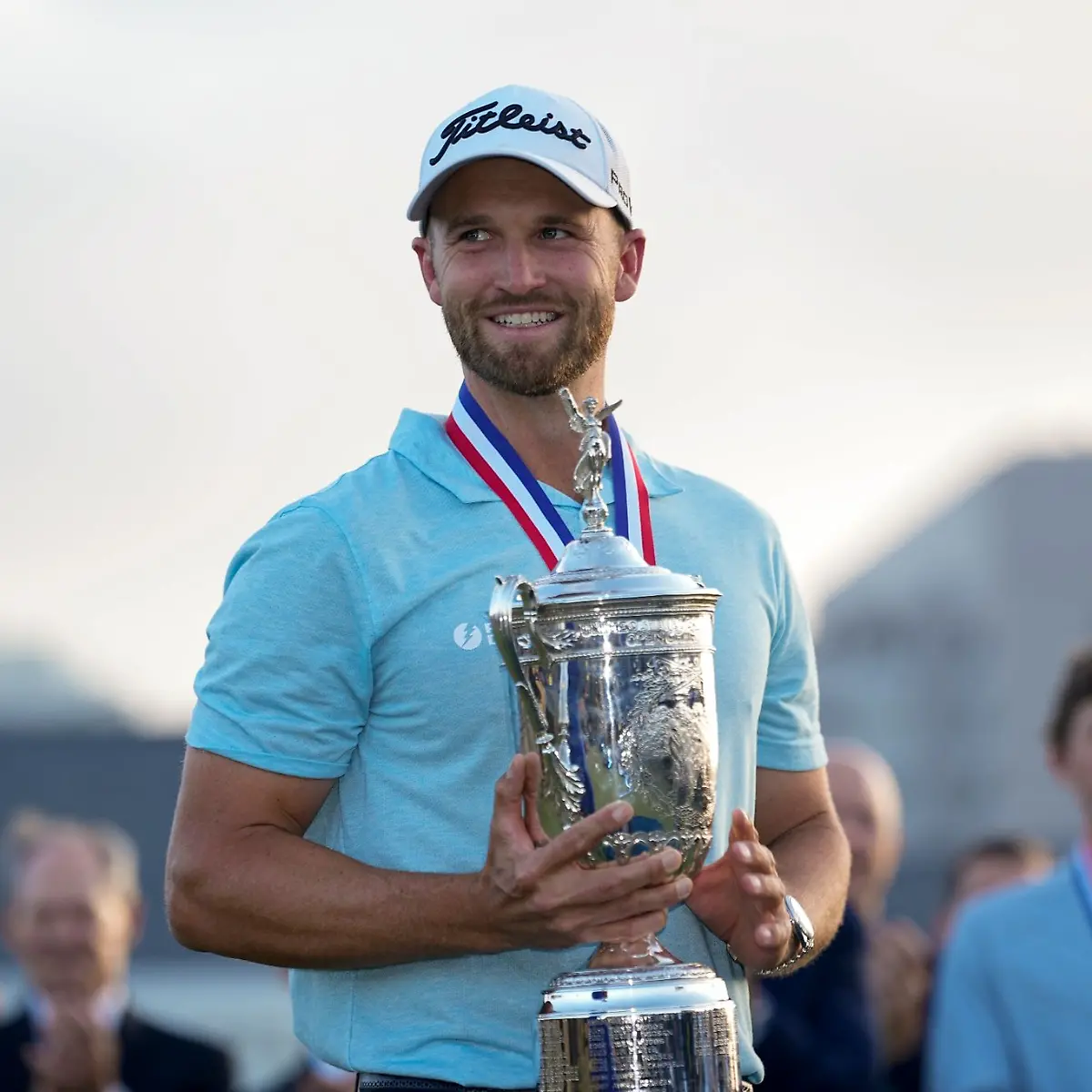 Wyndham-Clark-mit-der-US-Open-Trophaee
