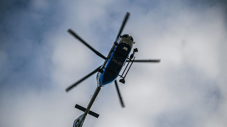 Auch ein Polizeihubschrauber war im Einsatz (Archivbild).