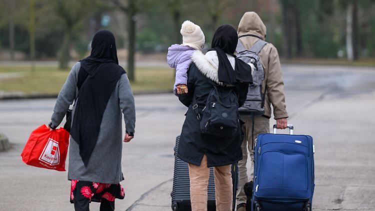 Der Deutsche Landkreistag plädiert für einen generellen Aufnahmestopp von Migranten aus Kriegs- und Krisengebieten. 