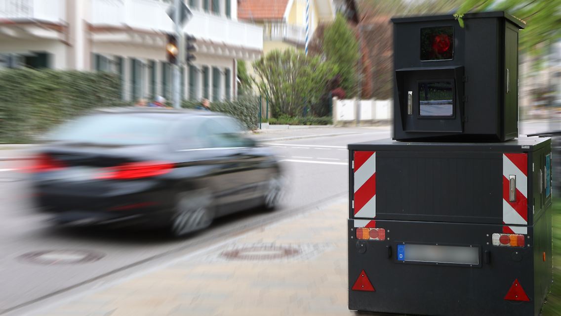 Mobile Blitzer werden in der nächsten Wochen vermehrt in den Straßen ausgestellt.