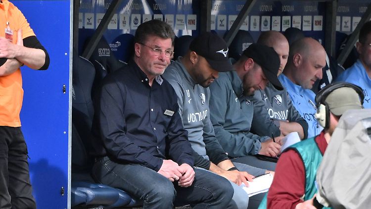 Fassungslos und wütend: Bochums Trainer Dieter Hecking.