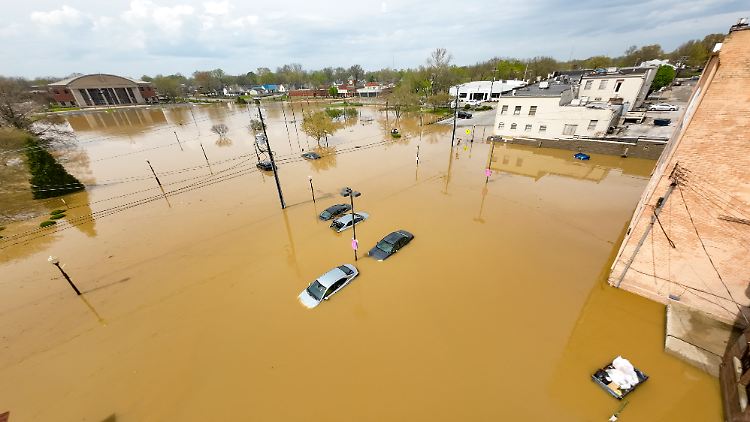 Land unter in Hopkinsville, Kentucky.  Die Gemeinde hat den Notstand ausgerufen. 