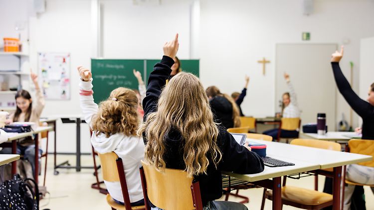 Das Innenministerium stehe mit Lehrinhalten für junge Menschen bereit, heißt es.