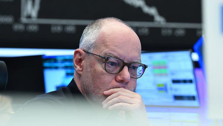Am Freitag war der deutsche Leitindex bereits um fast fünf Prozent abgestürzt.