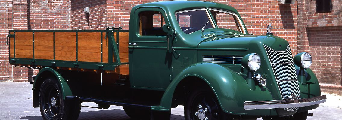 04_Lastwagen_fuer_die_Ruestung_-_Die_japanische_Regierung_..._Quelle_Toyota_USA.jpg