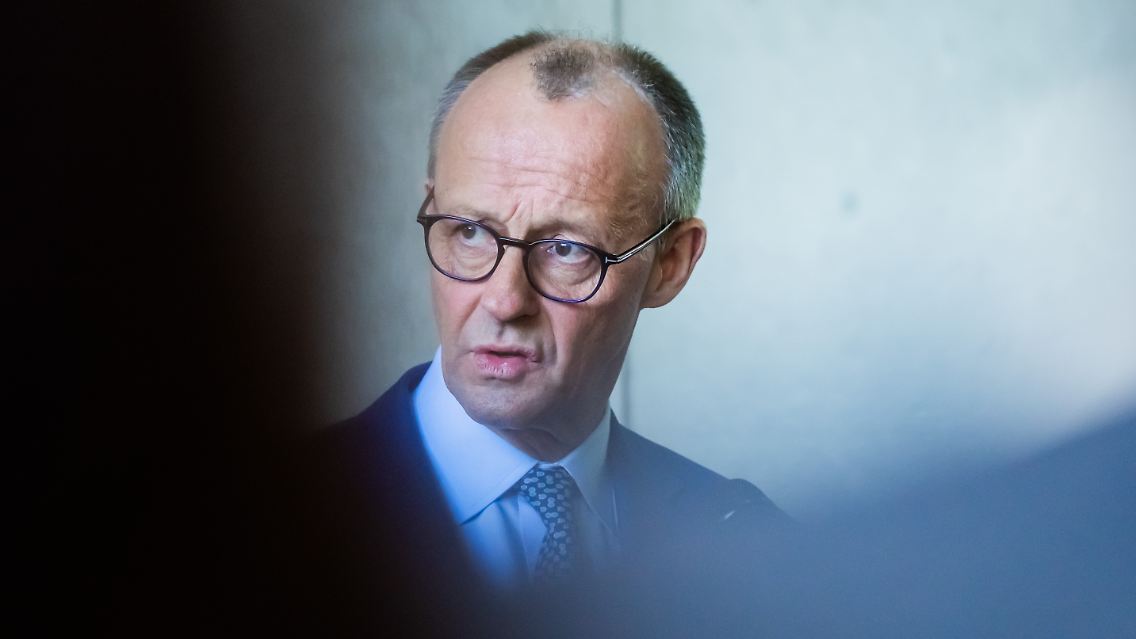Etliche CDU-Politiker forderten Merz auf, in den Verhandlungen mit der SPD hart zu bleiben und einen radikalen Politikwechsel in der Migrations-, Wirtschafts- und Sozialpolitik durchzusetzen.