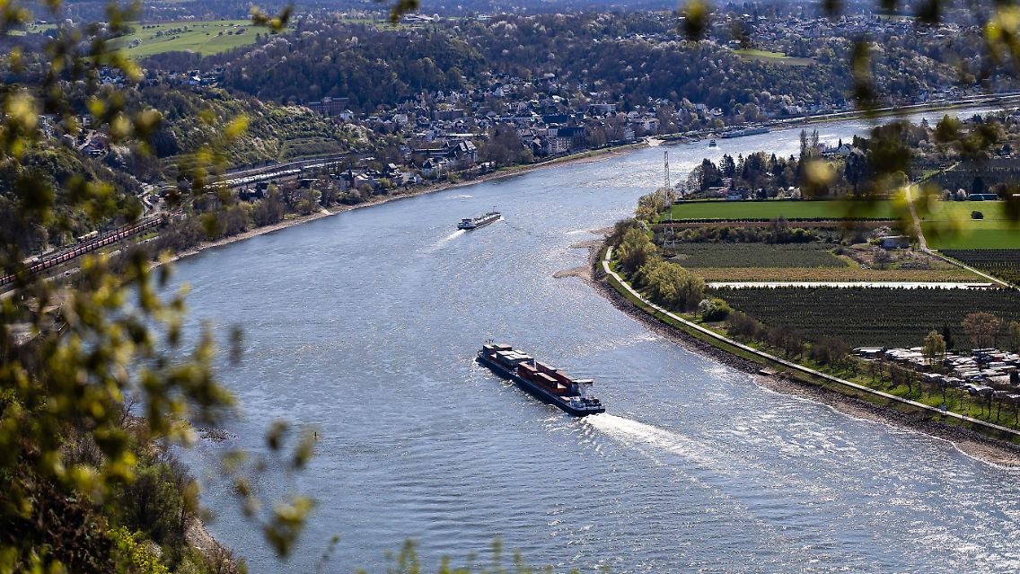 Der Rhein gehört zu den am stärksten befahrenen Wasserstraßen der Welt.