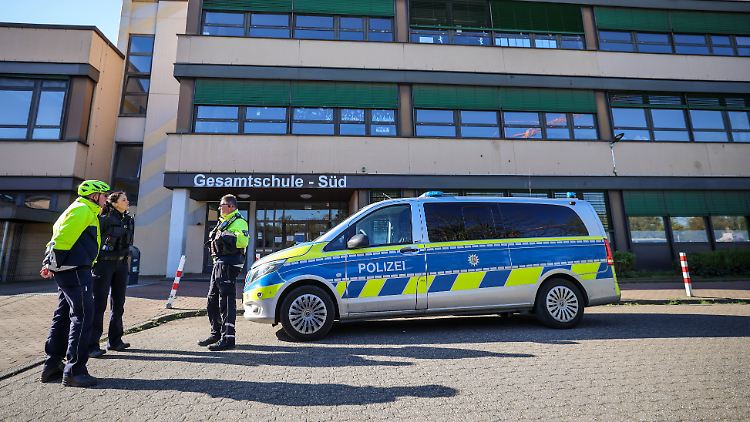Die Beamten fahren die betroffenen Schulen in regelmäßigen Abständen an, heißt es.