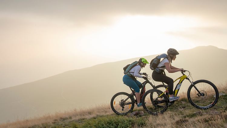 E-Gravelbikes bieten Rennradfans ganz neue Freiheiten – auf jedem Terrain!